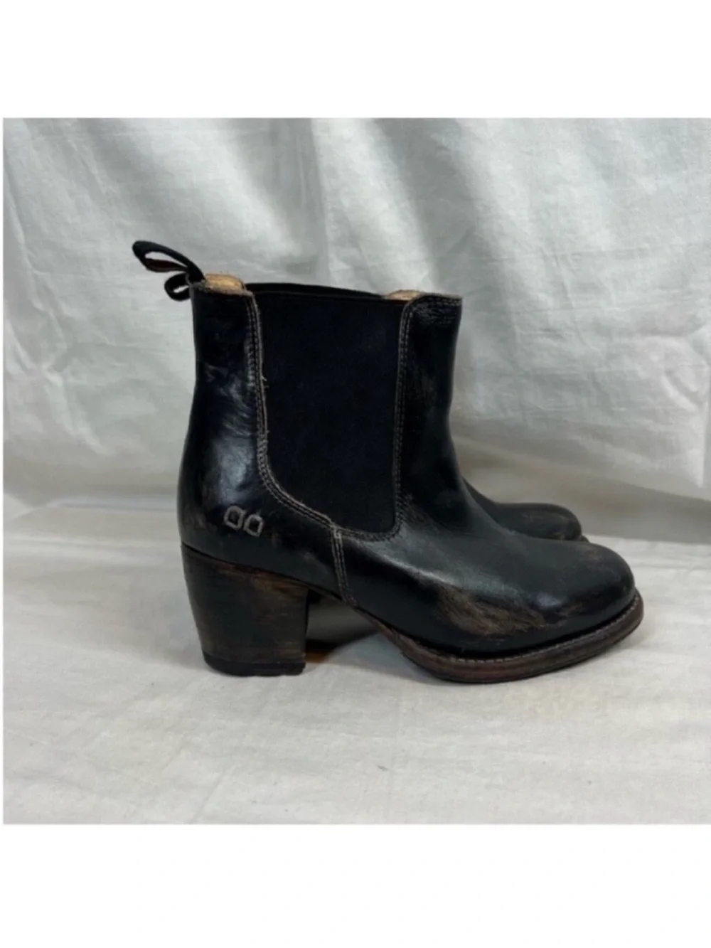 Bedstu leather heeled Chelsea booties rustic distress coastal cowgirl western